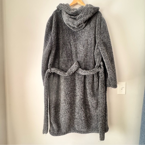 Fuzzy Robe - Picture 3 of 11